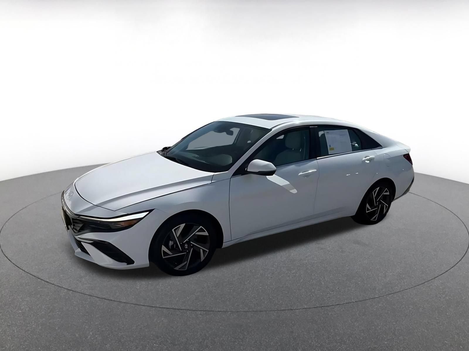 Used 2025 Hyundai Elantra Limited FWD image 7