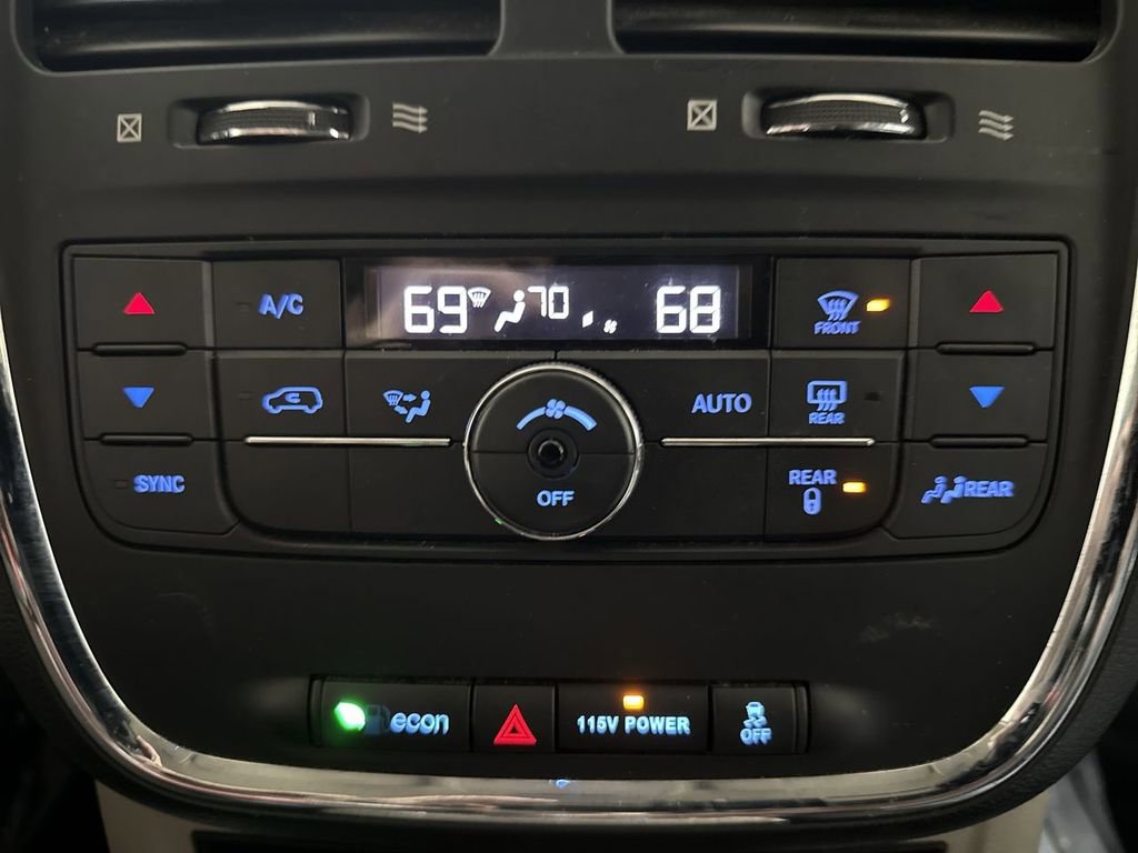 Used 2016 Chrysler Town & Country Touring image 16