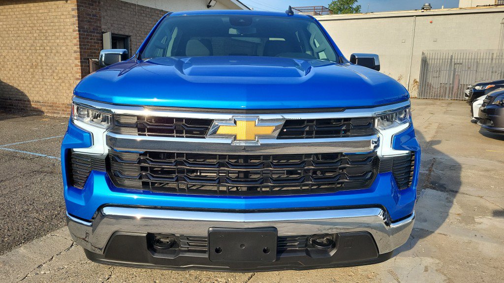 Used 2025 Chevrolet Silverado 1500 LT AWD/4WD image 4