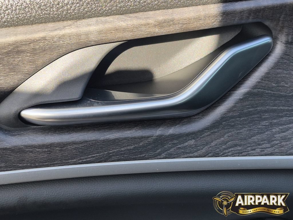 New 2026 Jeep Grand Cherokee Altitude AWD/4WD image 14