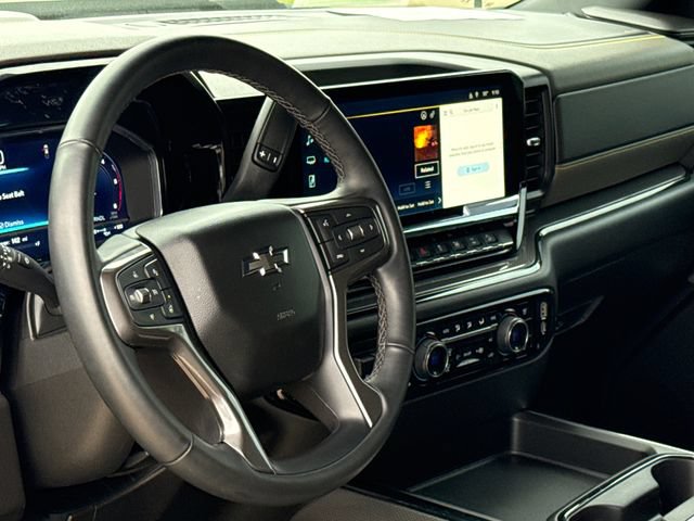 Used 2024 Chevrolet Silverado 2500 ZR2 w/ Technology Package AWD/4WD image 18