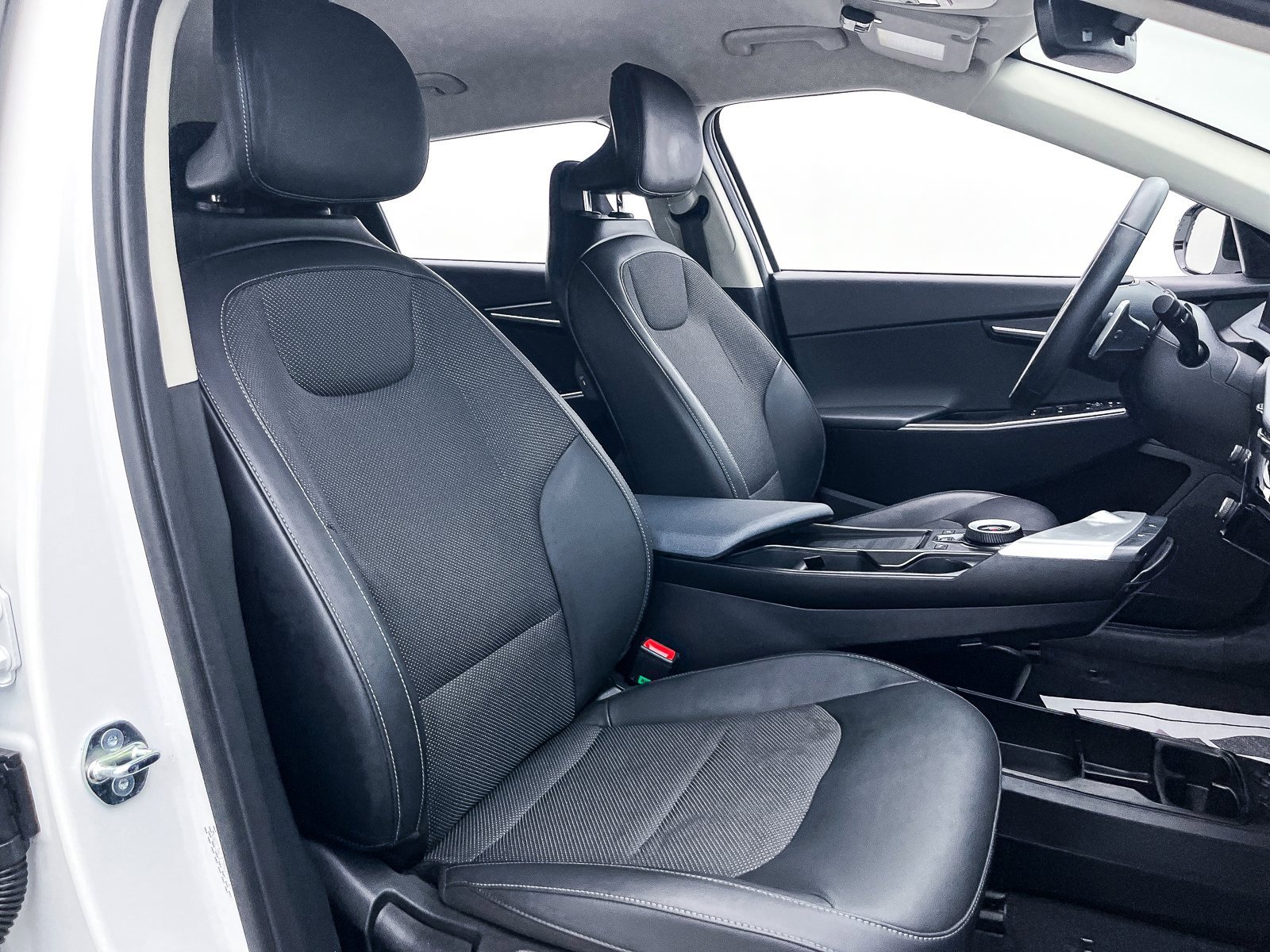 Used 2023 Kia EV6 Light image 32