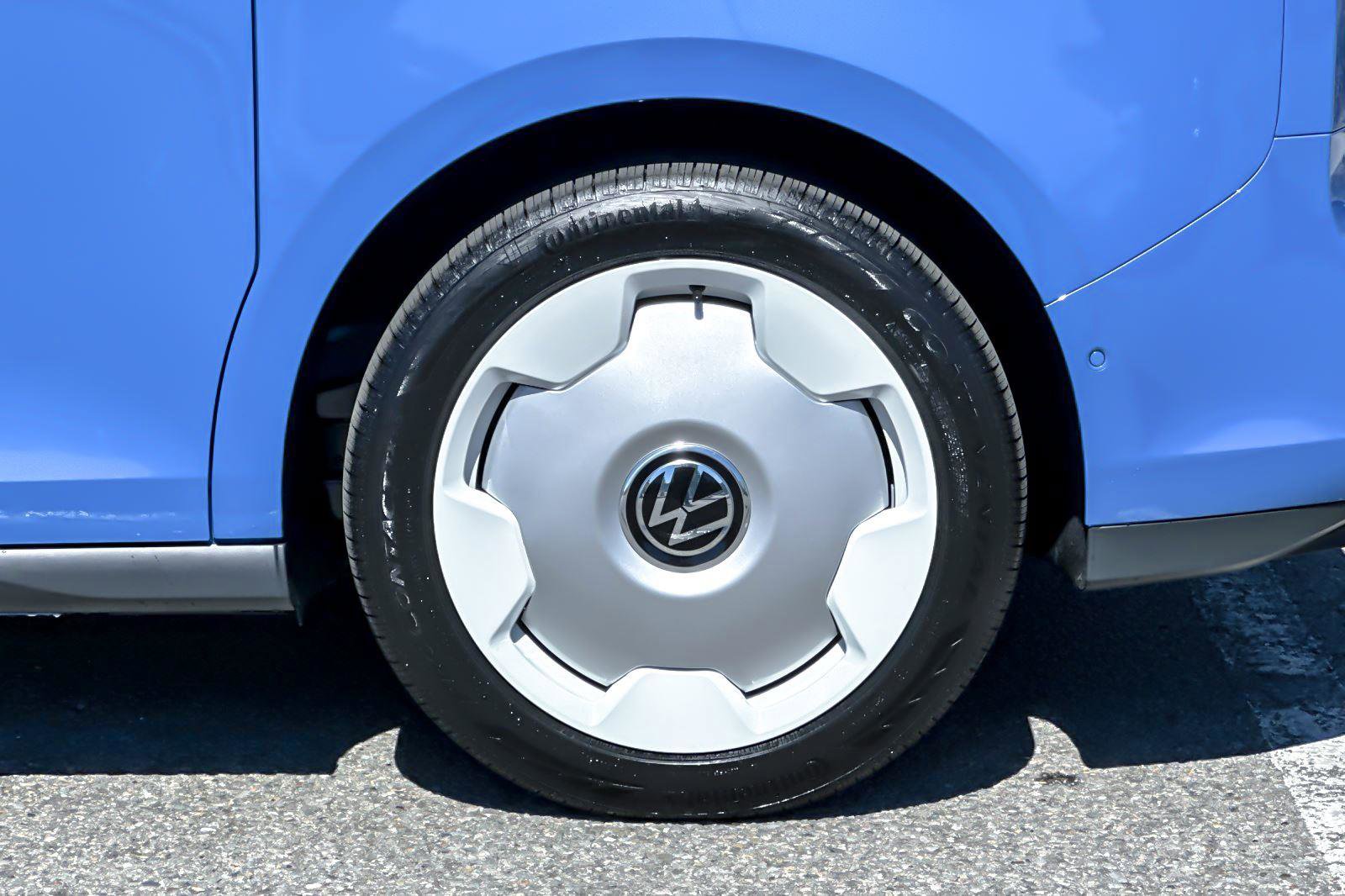 New 2025 Volkswagen ID. Buzz 1st Edition image 23