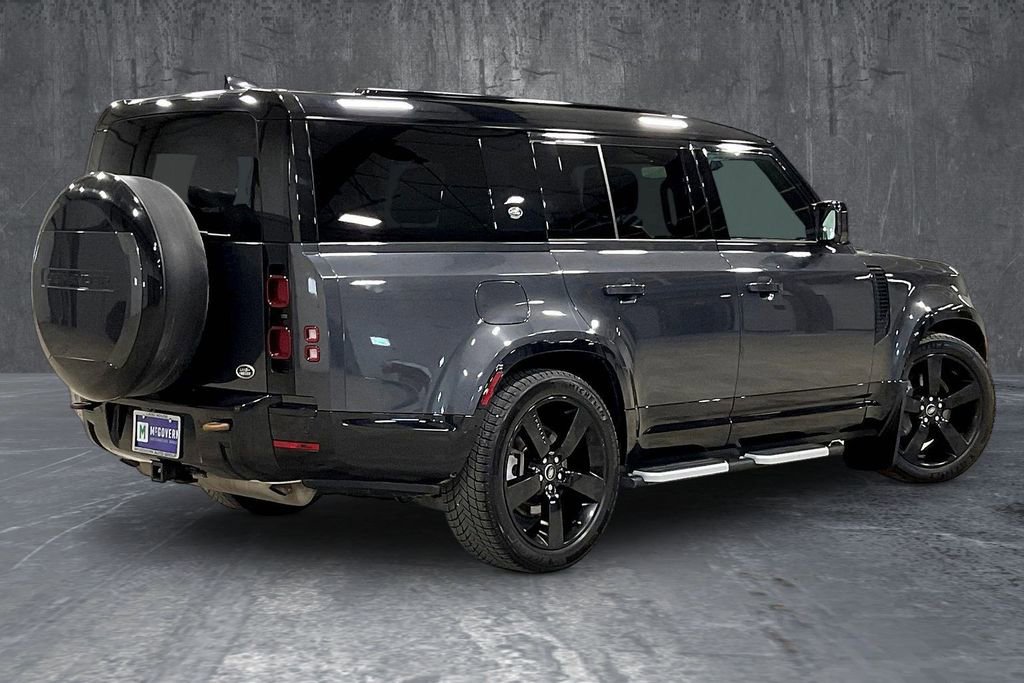 Used 2023 Land Rover Defender 130 X-Dynamic SE image 6