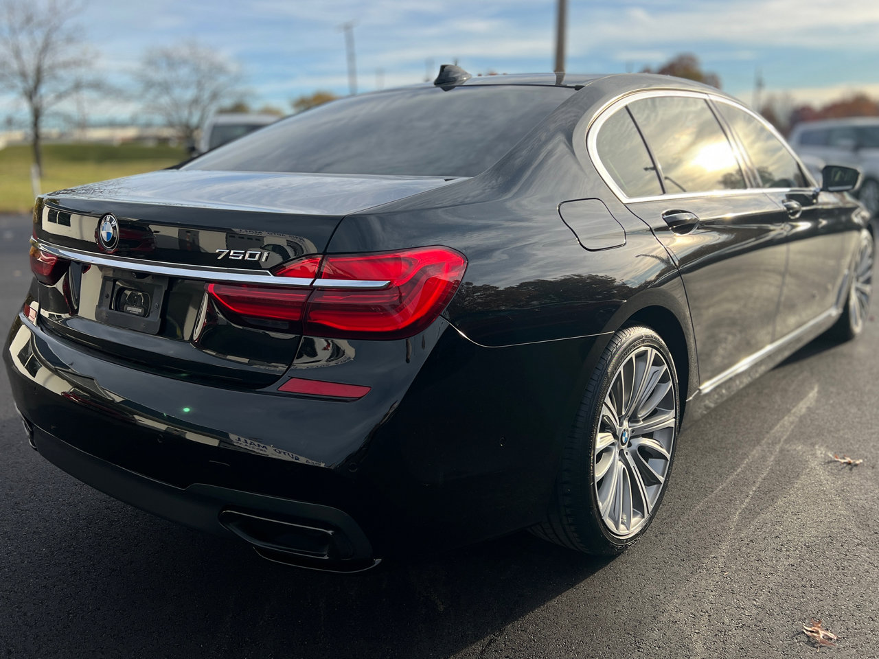 Used 2019 BMW 750i w/ Executive Package image 10