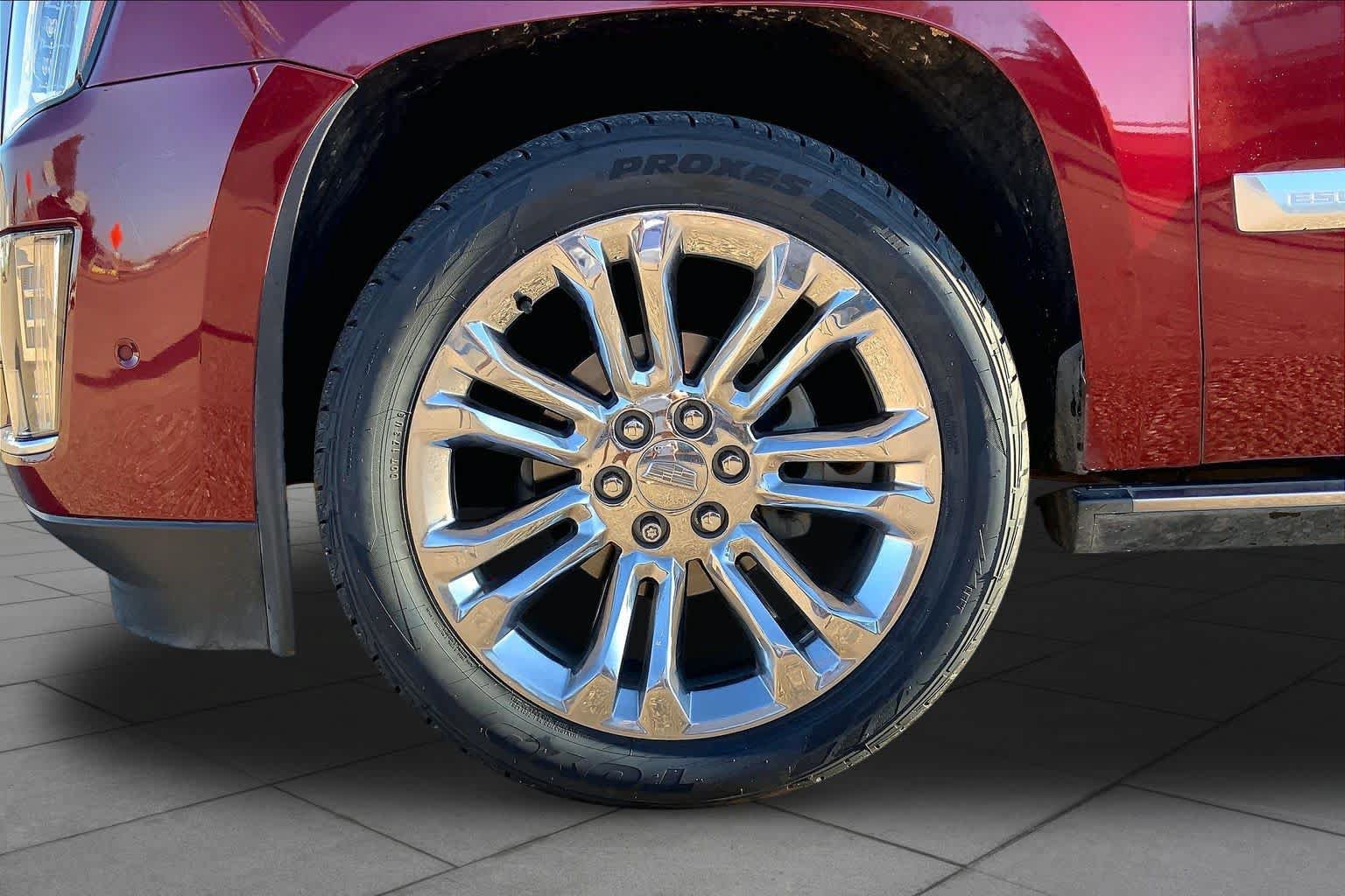 Used 2018 Cadillac Escalade ESV Premium Luxury w/ LPO, Radiant Package AWD/4WD image 9