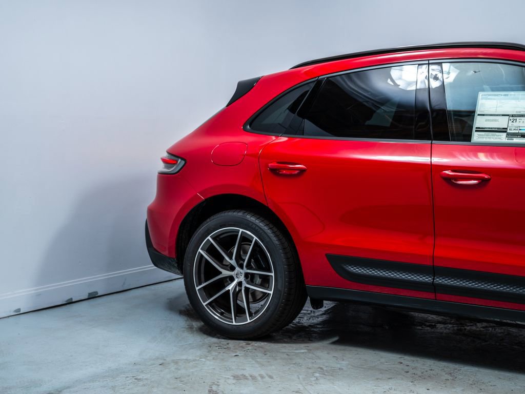 Used 2026 Porsche Macan image 11