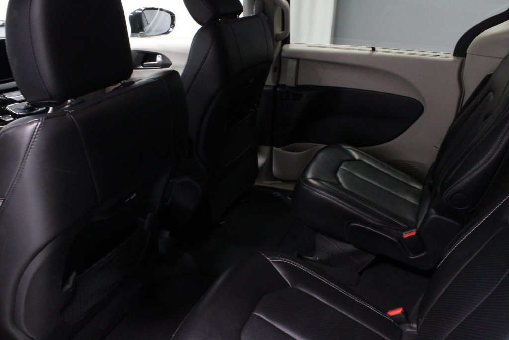 Used 2024 Chrysler Pacifica Touring-L FWD image 21
