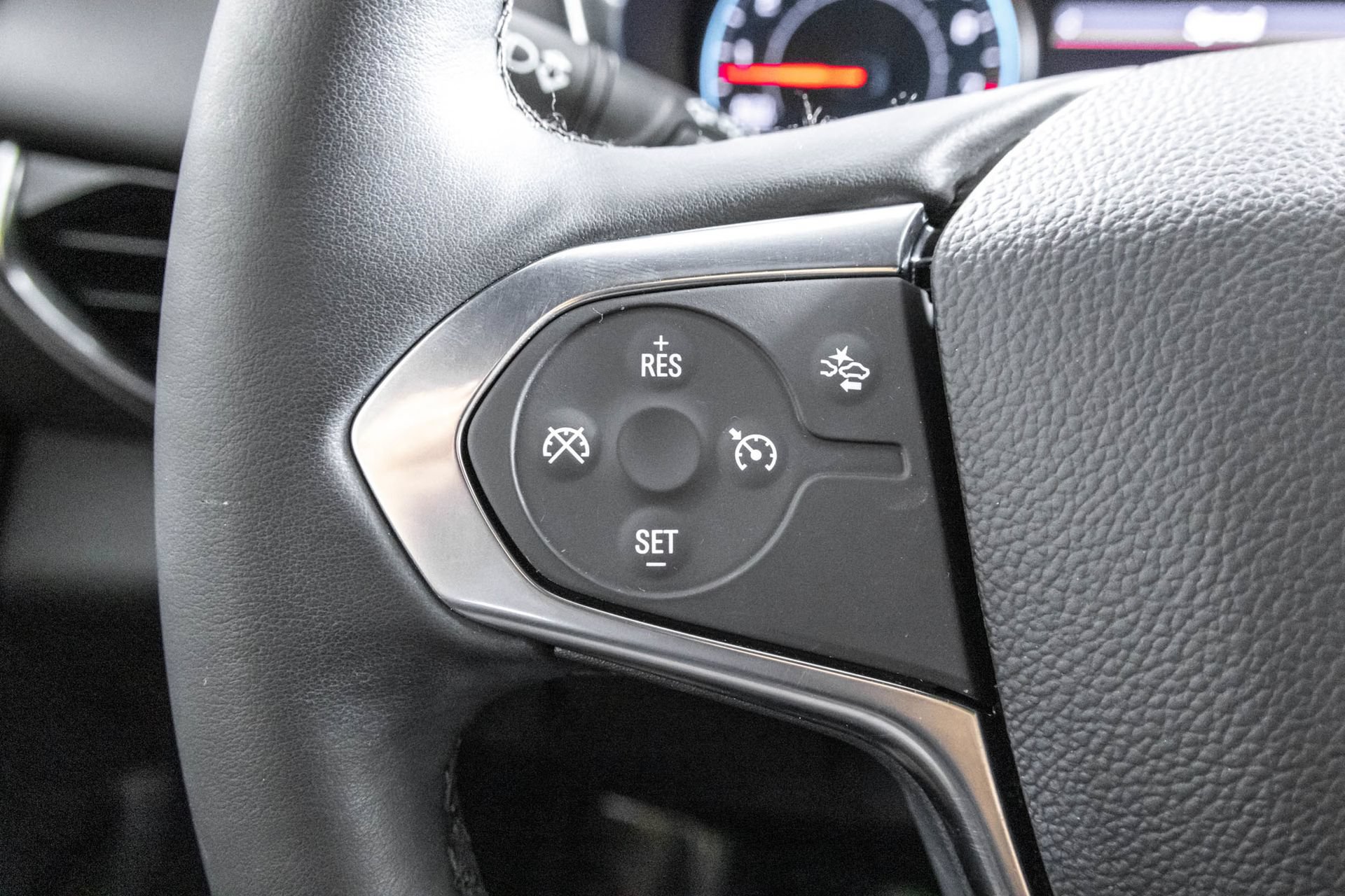 Used 2023 Chevrolet Traverse LT FWD image 23