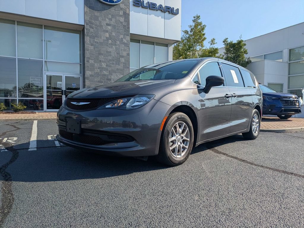 Used 2023 Chrysler Voyager LX FWD image 9