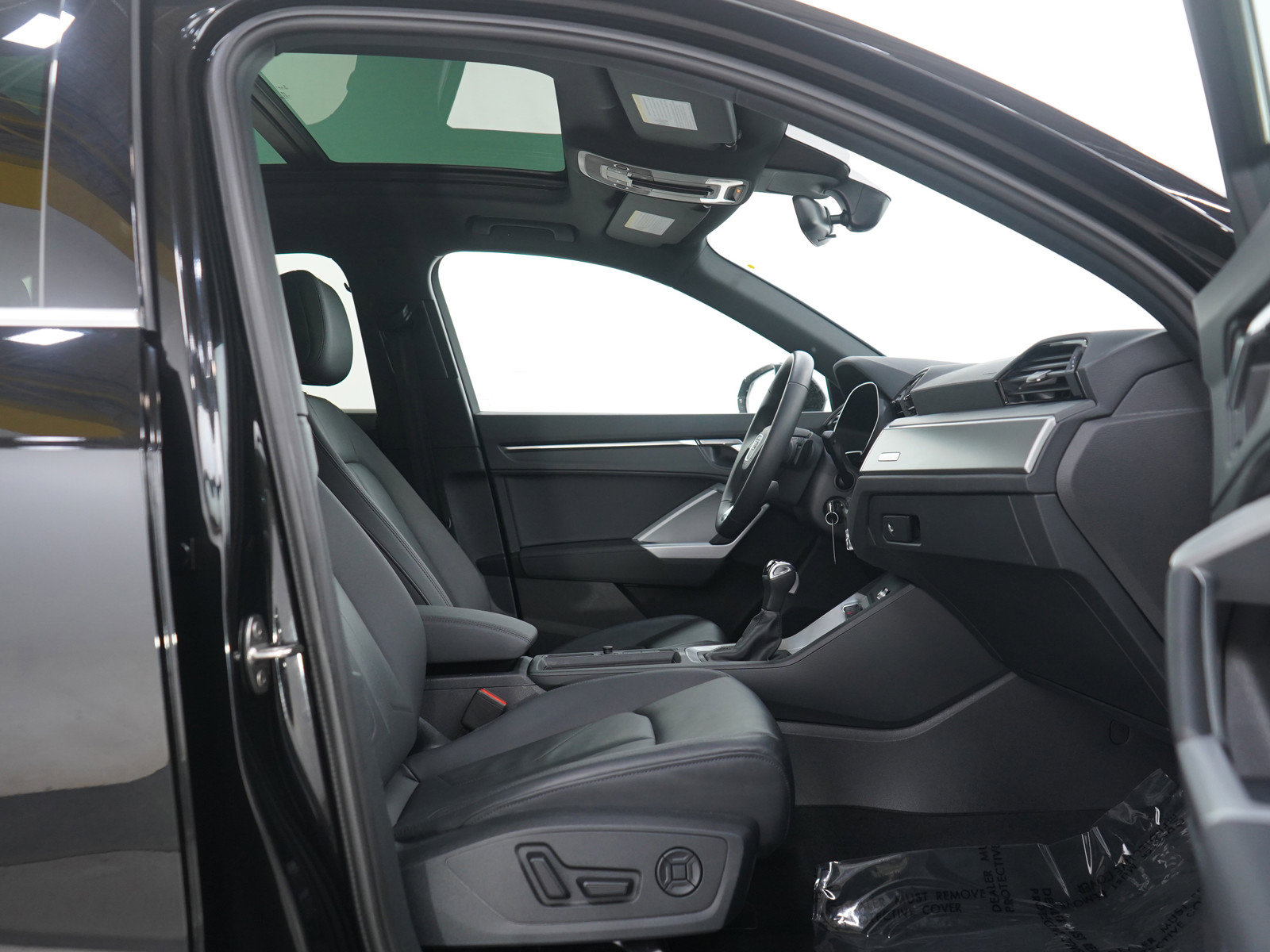 Used 2025 Audi Q3 2.0T Premium image 12