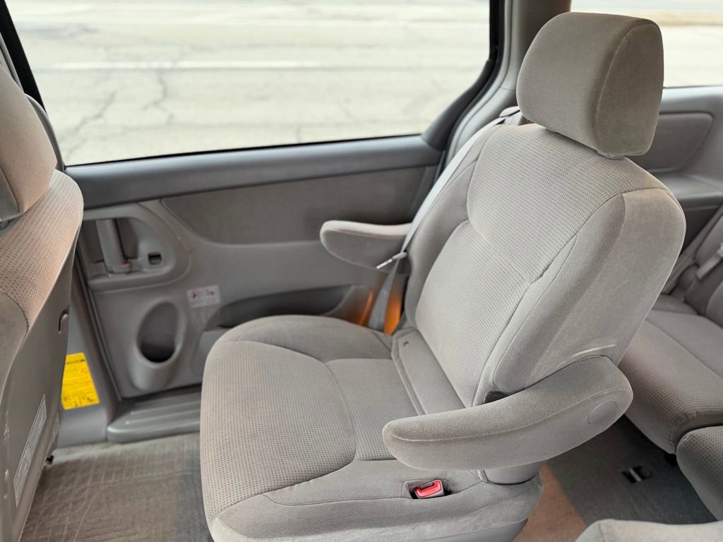 Used 2005 Toyota Sienna LE image 14