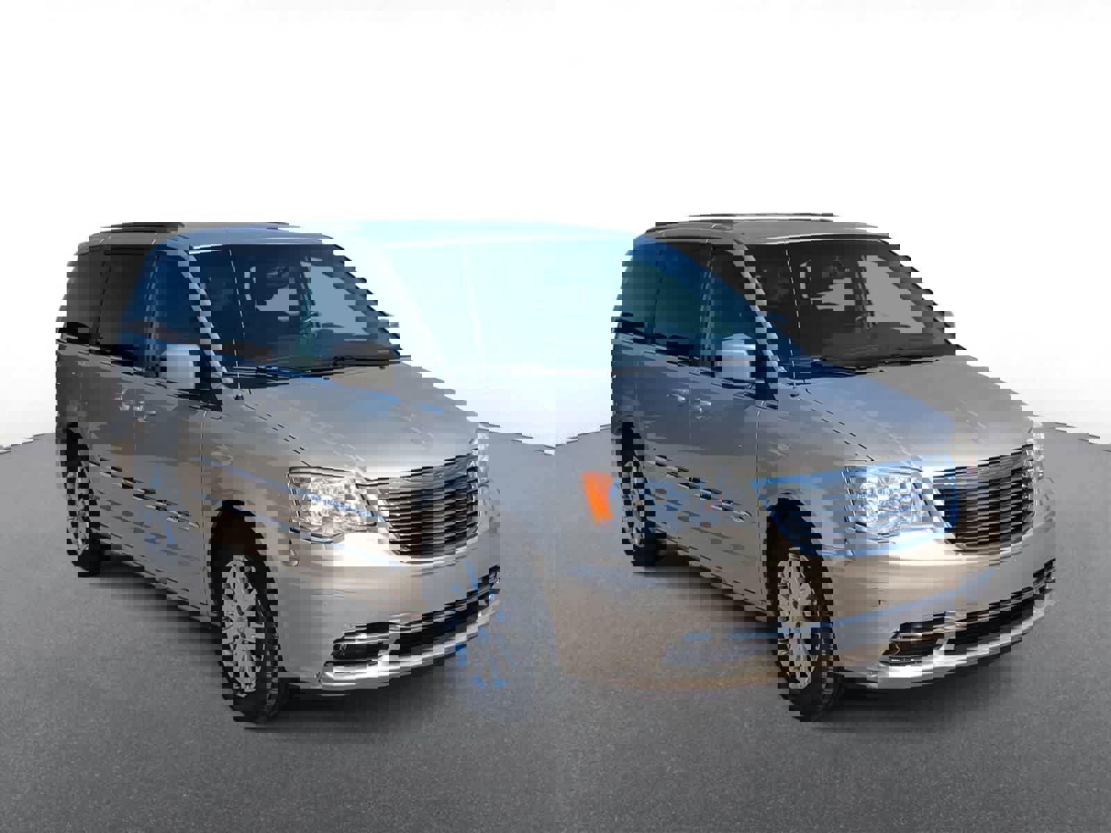 Used 2013 Chrysler Town & Country Touring image 2