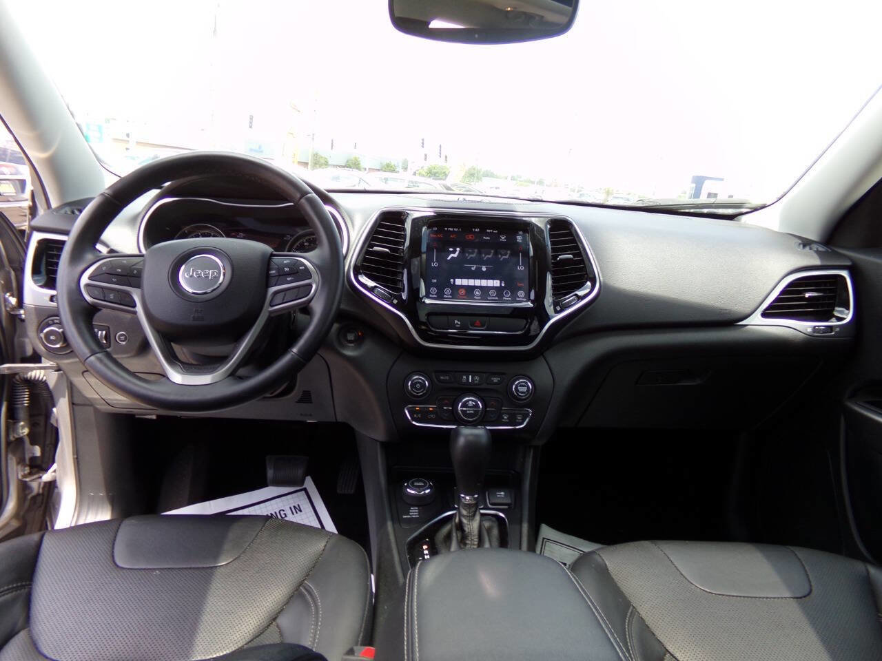 Used 2019 Jeep Cherokee Limited image 15