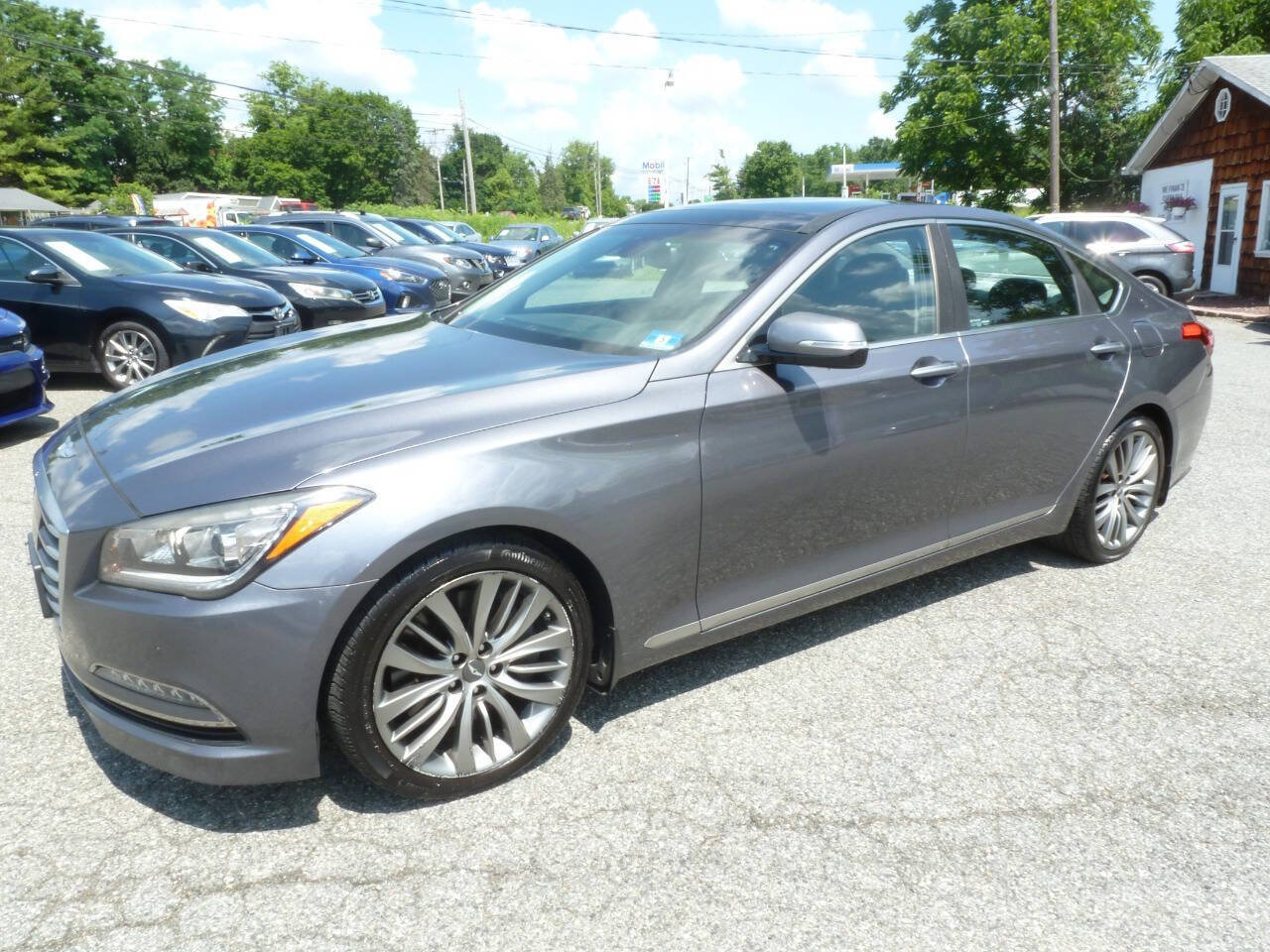 Used 2015 Hyundai Genesis 5.0 RWD image 1