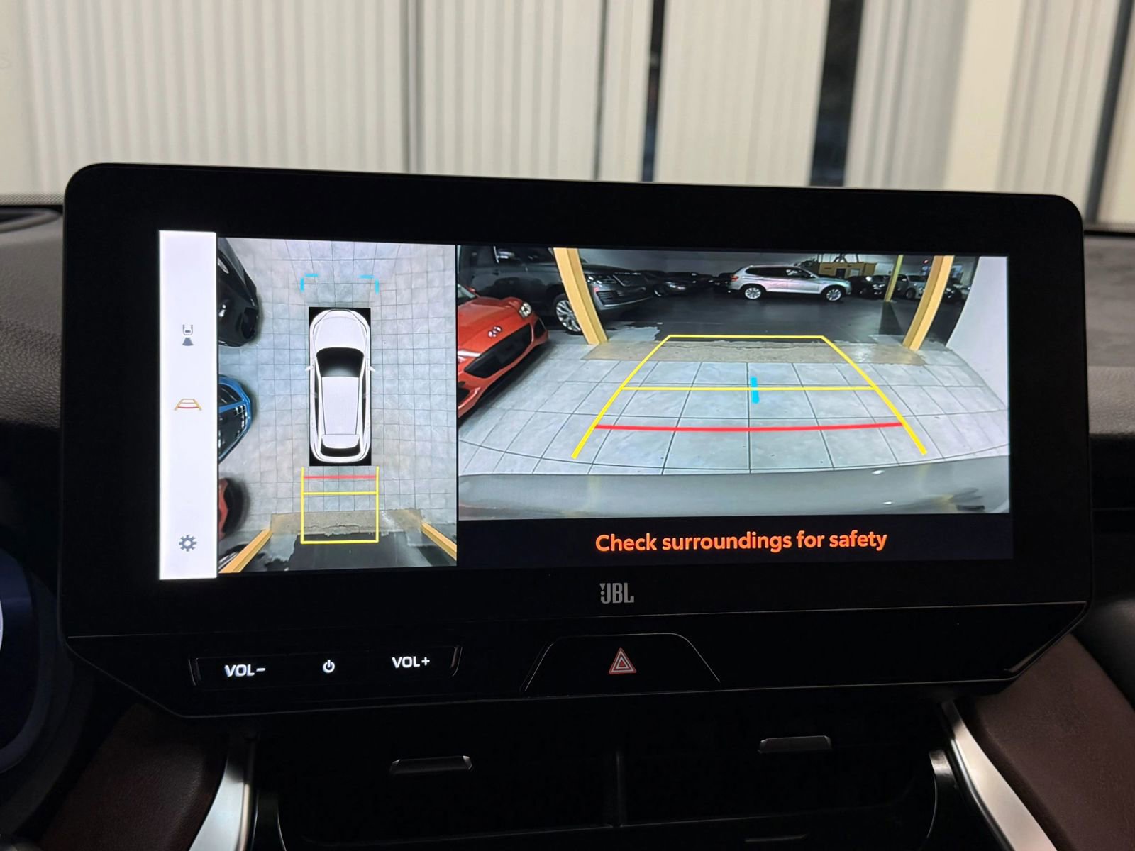 Used 2023 Toyota Venza Limited image 33