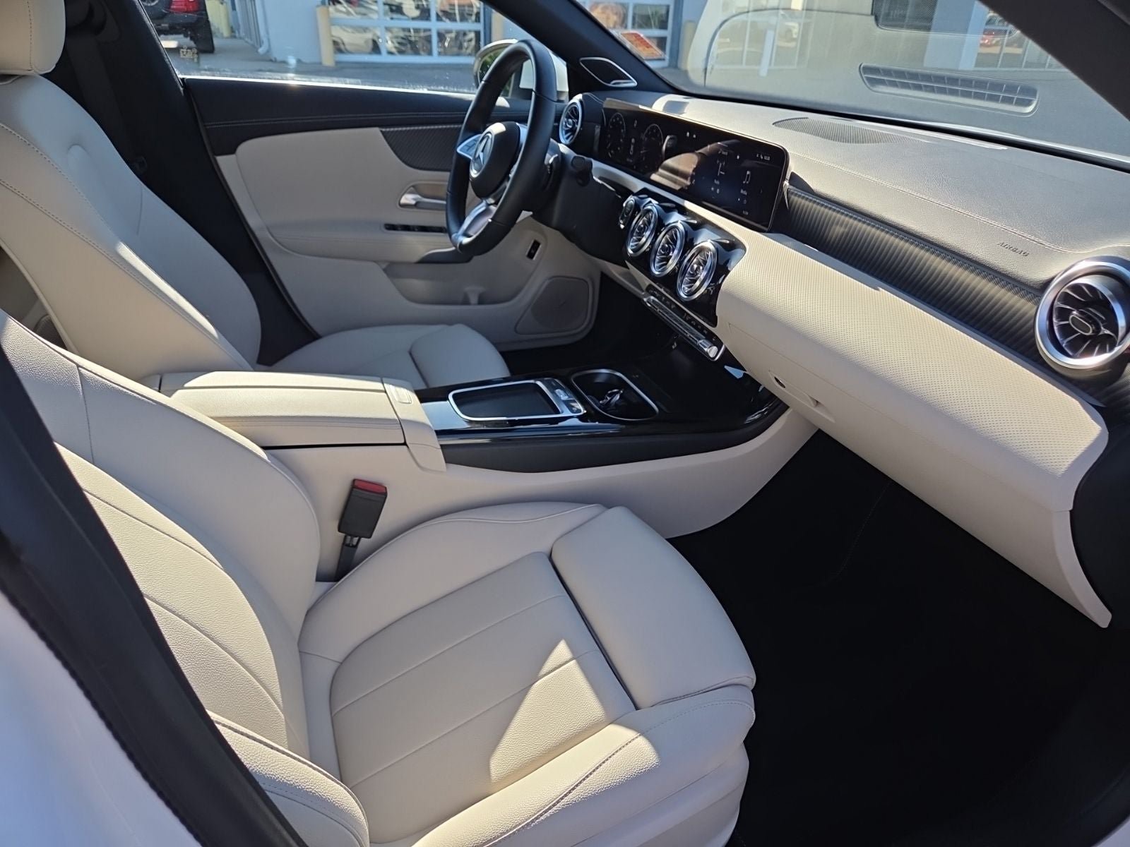 Used 2025 Mercedes-Benz CLA 250 4MATIC image 26