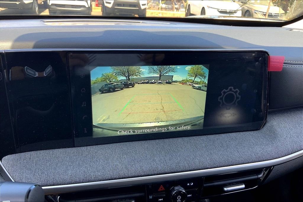 Used 2025 Nissan Kicks SV image 11