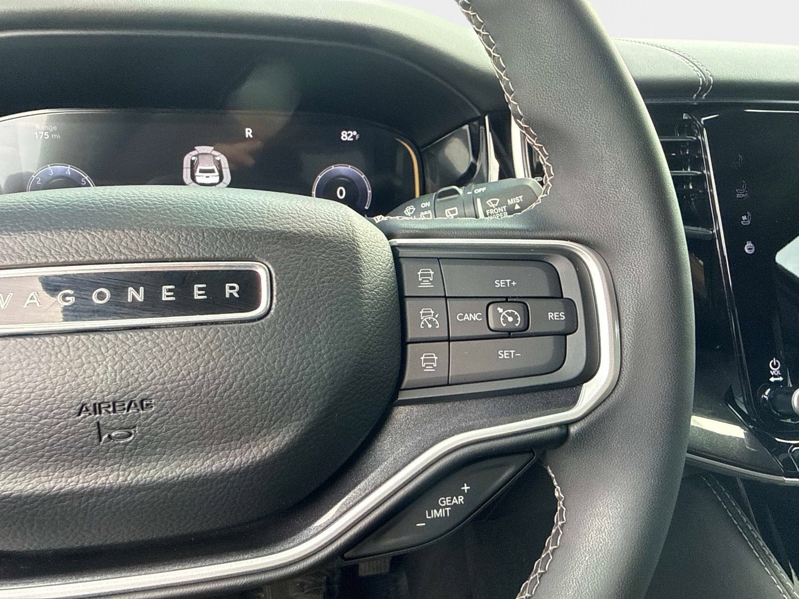 Used 2023 Jeep Wagoneer 4WD w/ Convenience Group I image 29