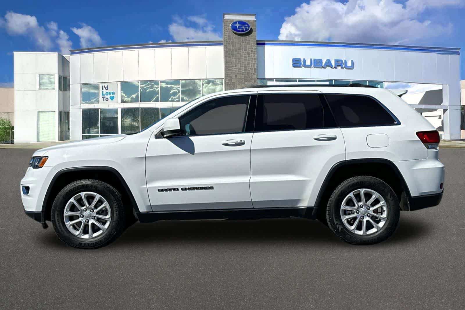 Used 2021 Jeep Grand Cherokee Laredo image 9