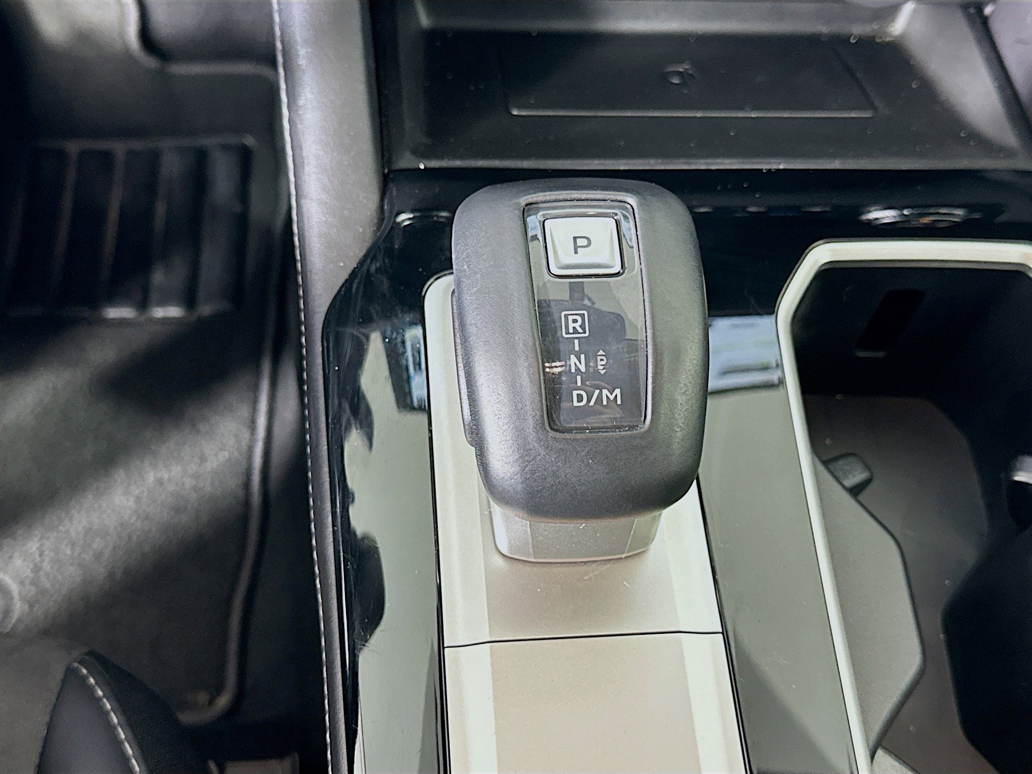 Used 2025 Mitsubishi Outlander SE image 25