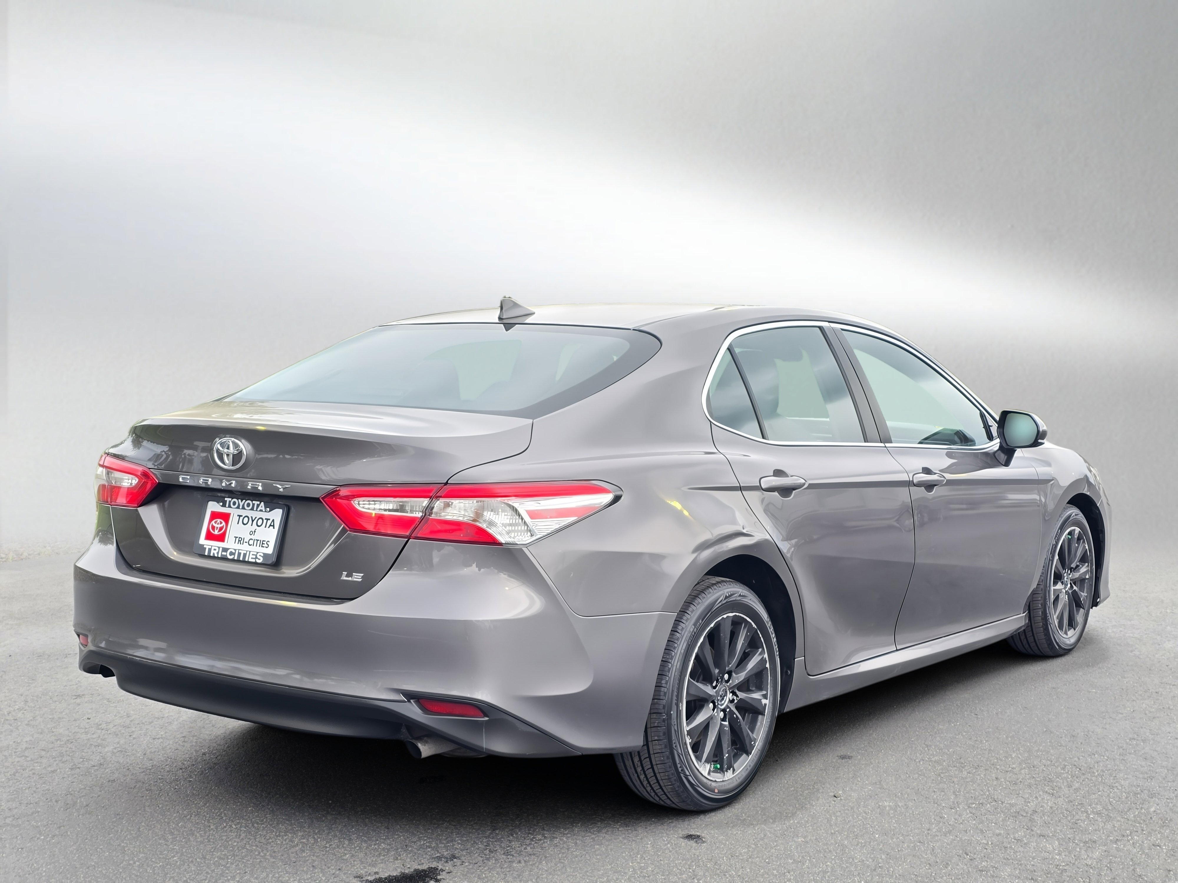 Used 2019 Toyota Camry LE FWD image 5