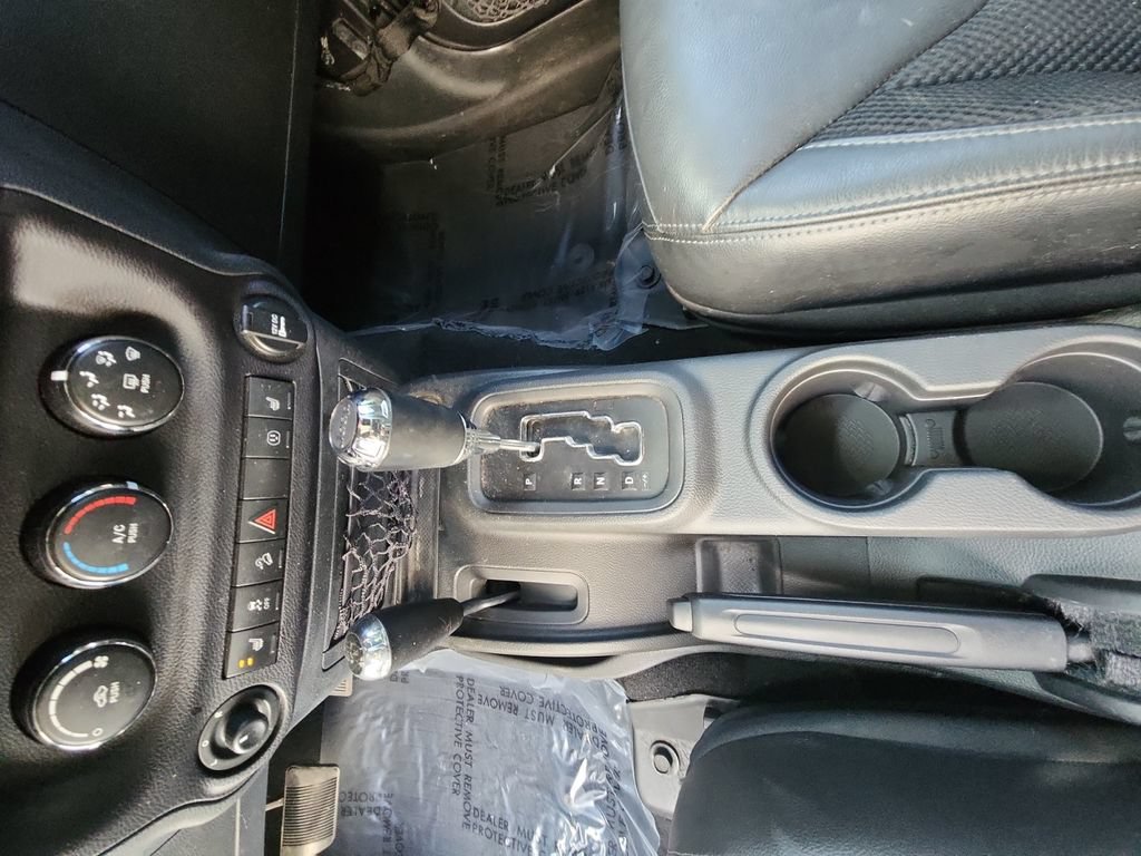 Used 2017 Jeep Wrangler Unlimited Sahara AWD/4WD image 22