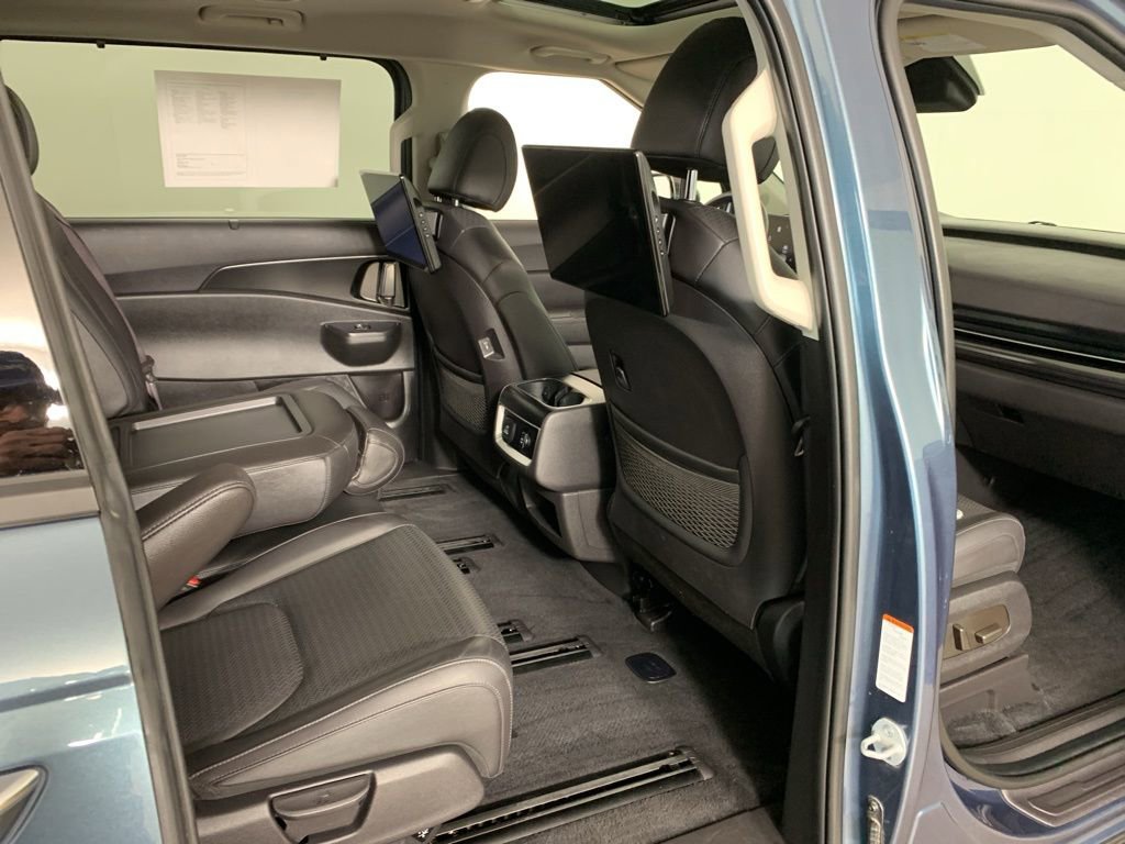 Used 2025 Kia Carnival SX Prestige image 44