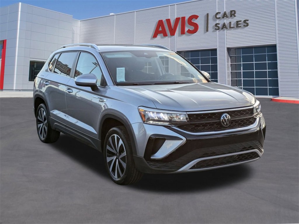 Used 2024 Volkswagen Taos SE image 3