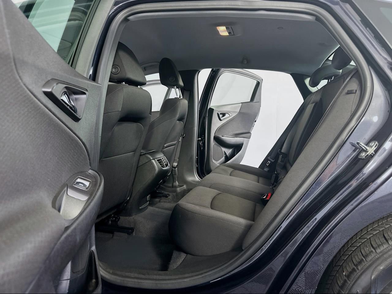 Used 2023 Chevrolet Malibu LT image 30