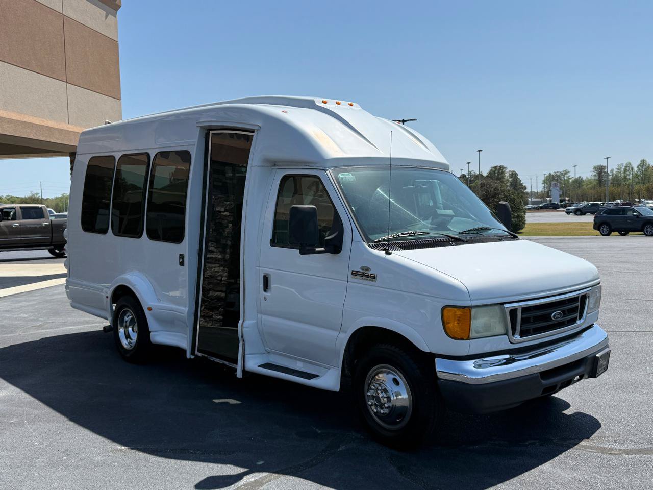 Used 2007 Ford E-350 and Econoline 350 Super Duty RWD image 5