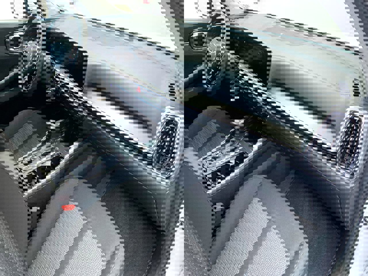 Certified 2025 Kia Sorento LX image 29