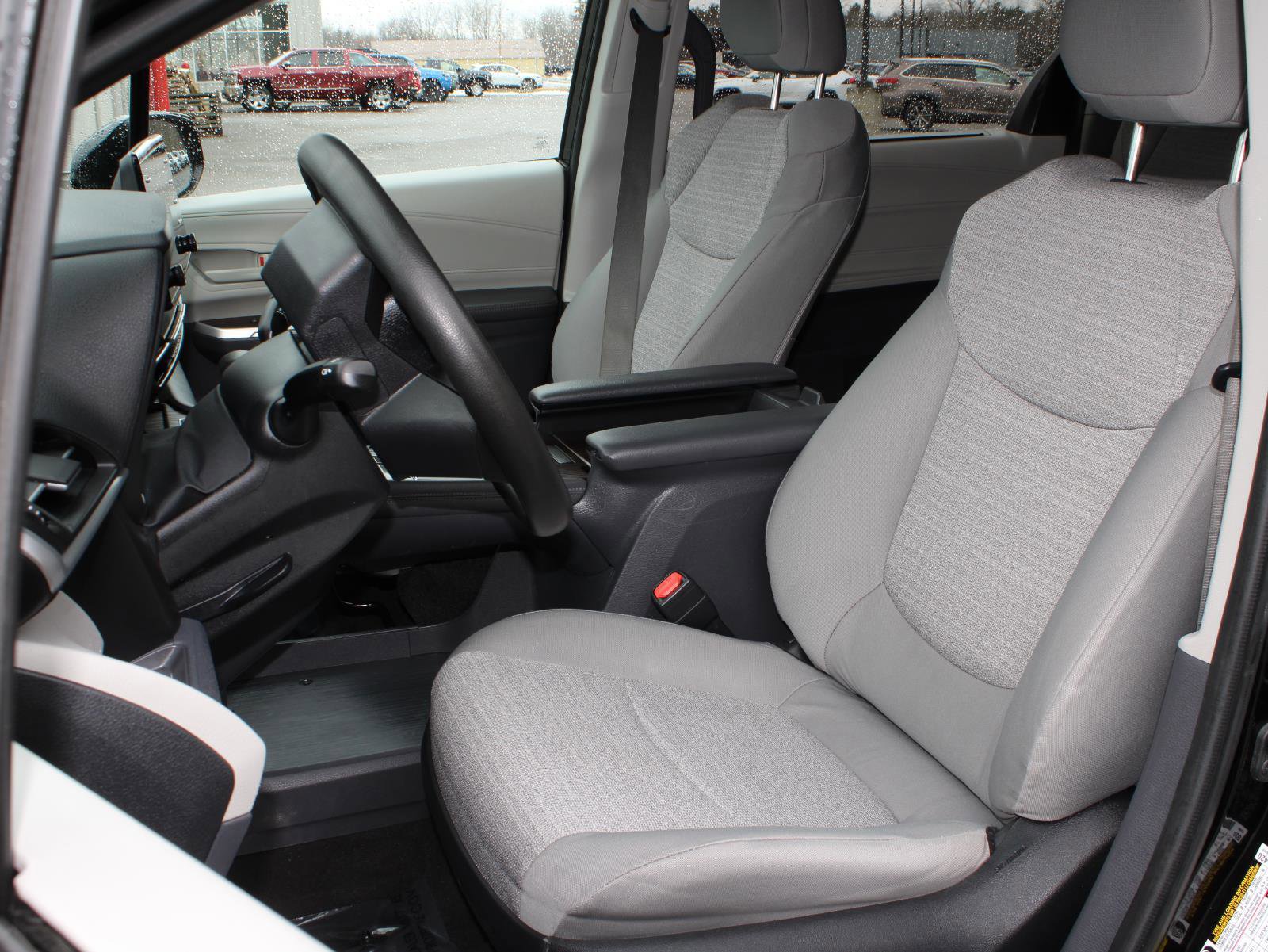 Used 2022 Toyota Sienna LE image 17