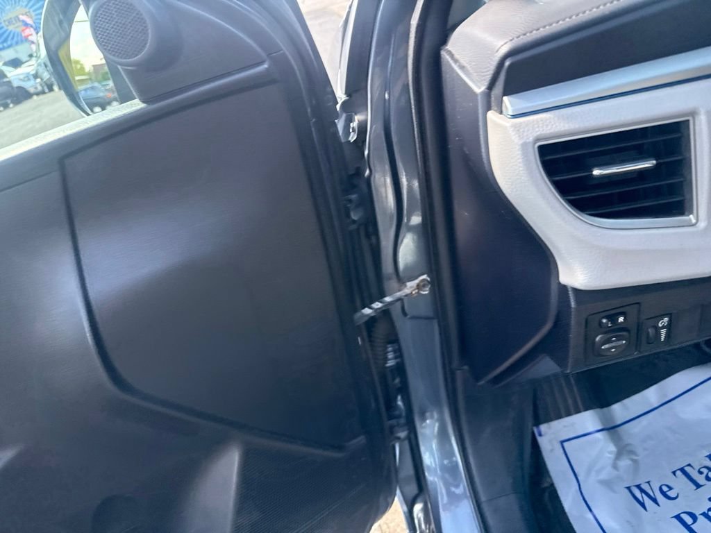 Used 2015 Toyota Corolla LE FWD image 21