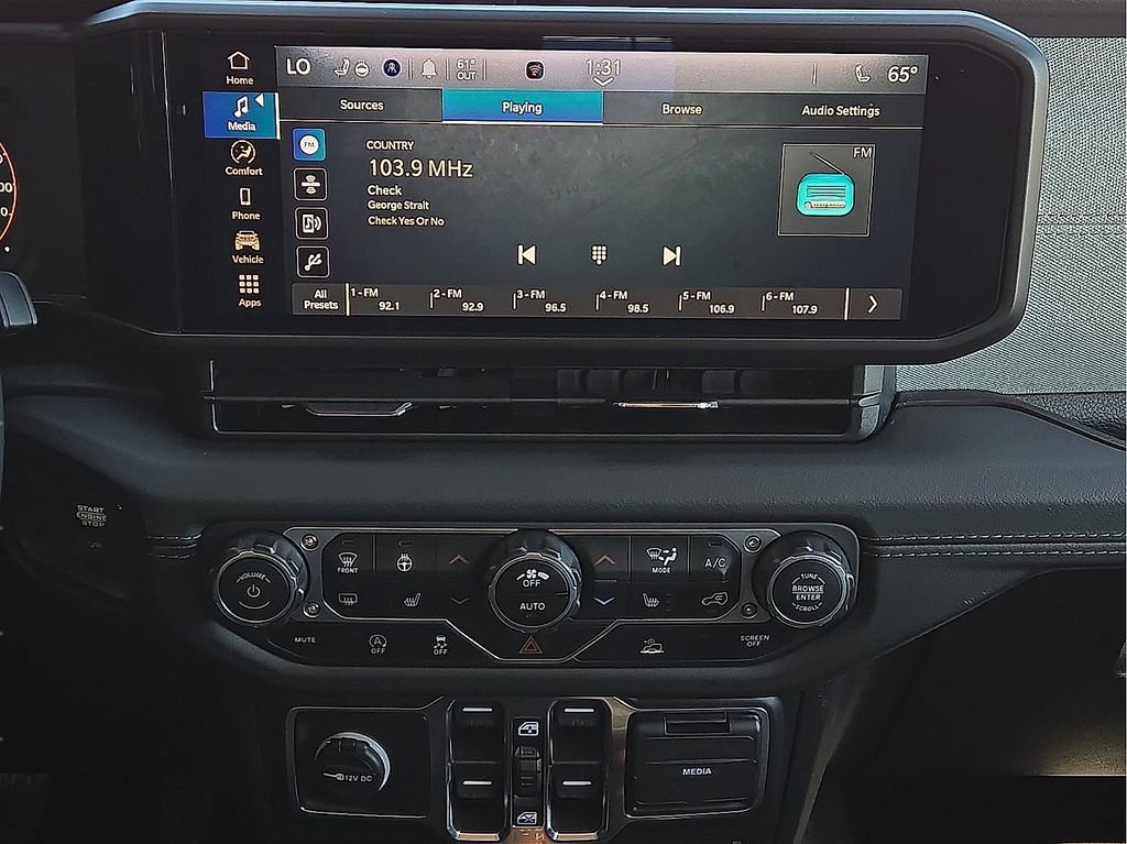 Used 2024 Jeep Wrangler Sahara image 12