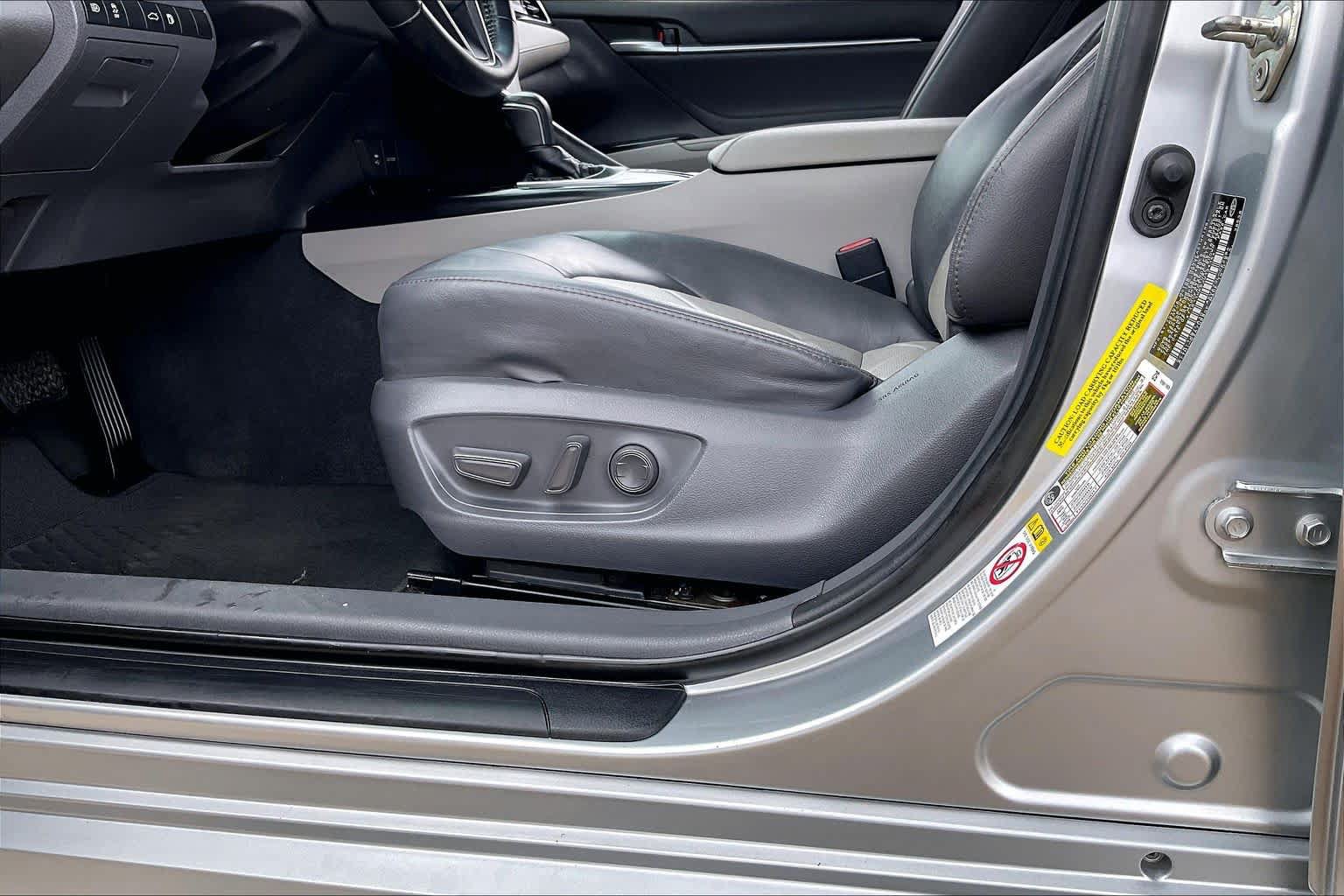 Used 2018 Toyota Camry XLE FWD image 36