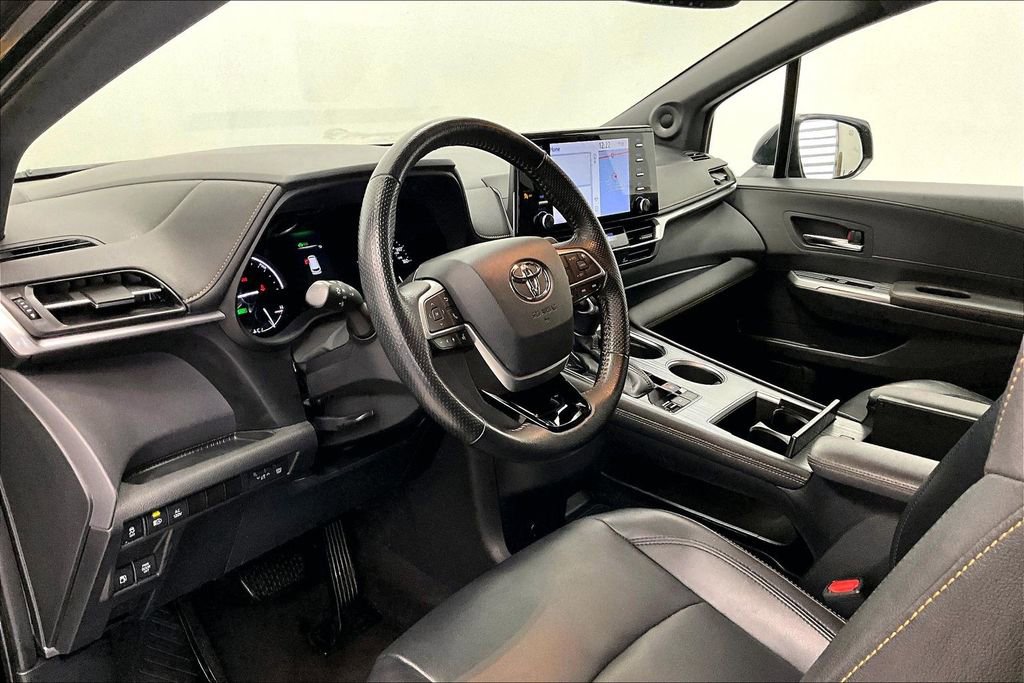 Used 2022 Toyota Sienna XLE Woodland Edition AWD/4WD image 12