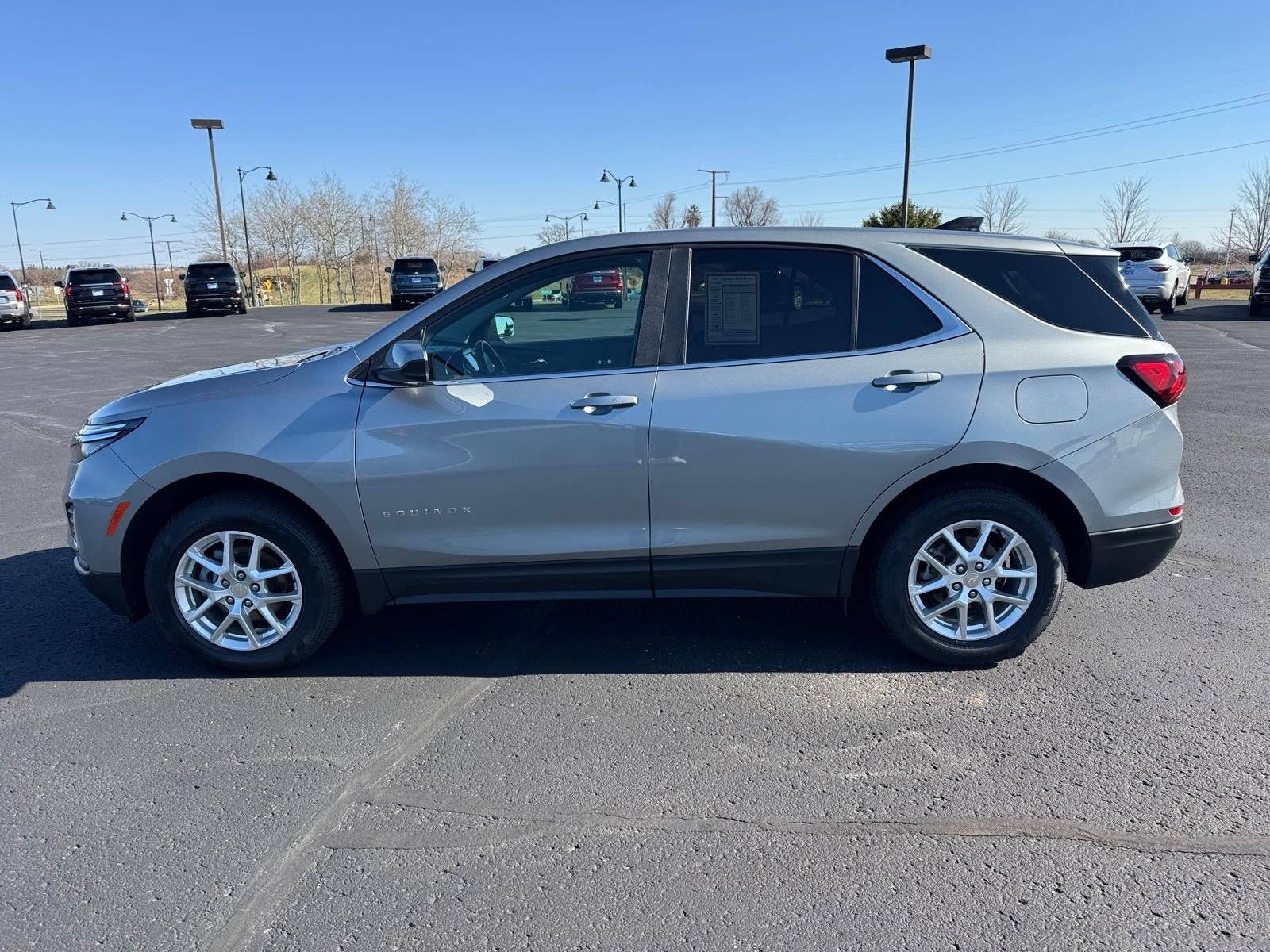 Used 2023 Chevrolet Equinox LT AWD/4WD image 2