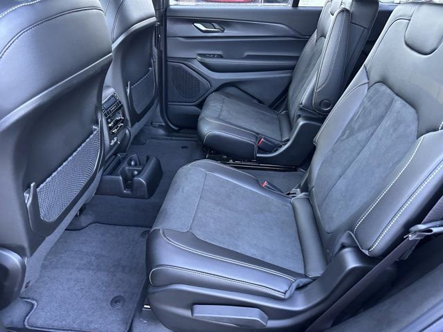 New 2025 Jeep Grand Cherokee L Altitude image 19