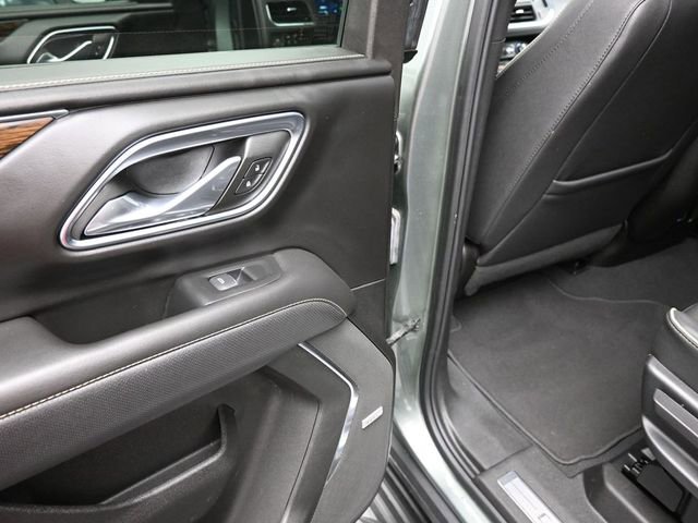 Used 2023 Chevrolet Suburban Premier AWD/4WD image 19