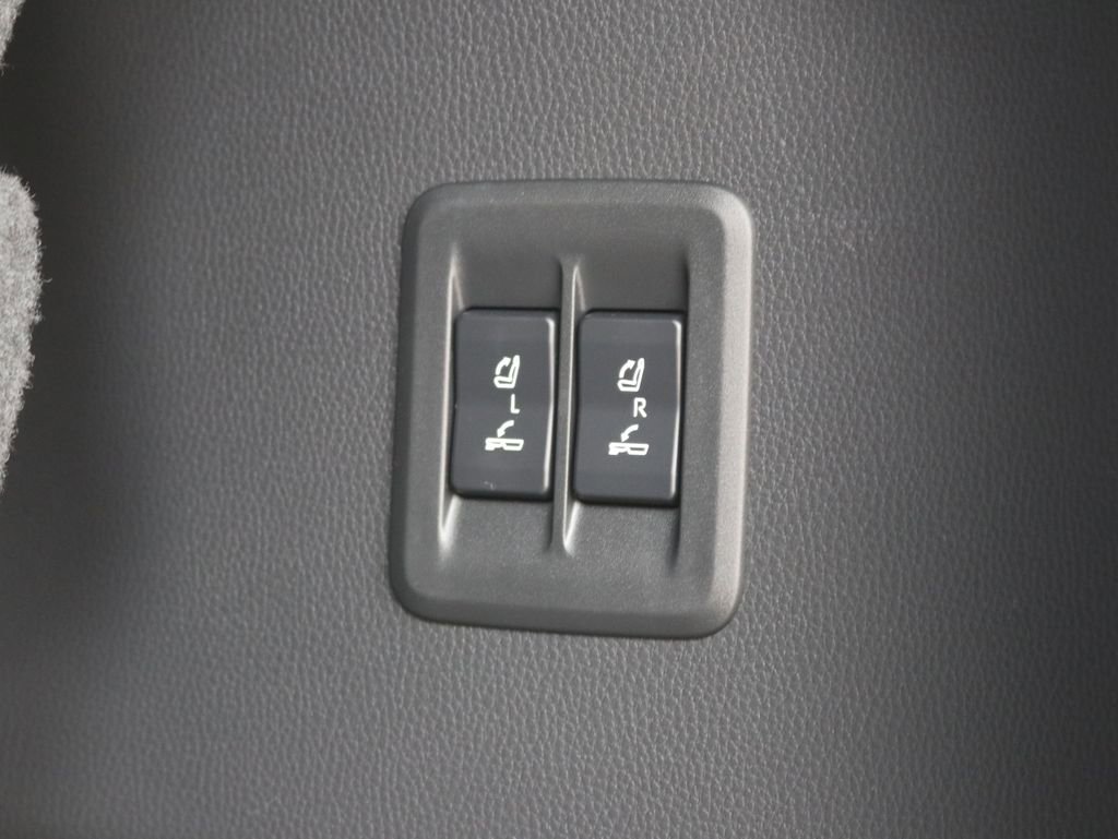 Used 2024 Lexus GX 550 w/ Accessory Package (Z1) image 33