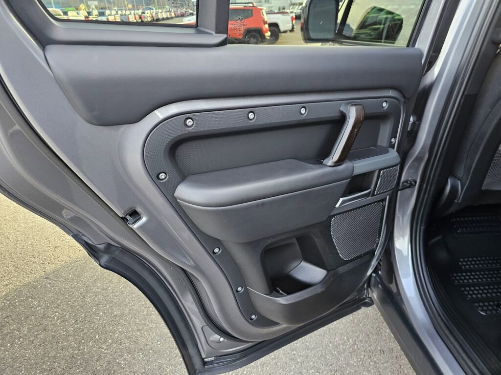 Used 2024 Land Rover Defender 110 X image 13