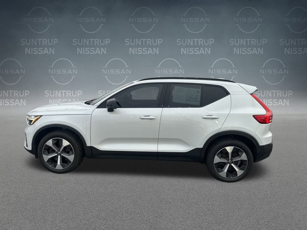 Used 2023 Volvo XC40 B5 Plus w/ Protection Package Premier image 34