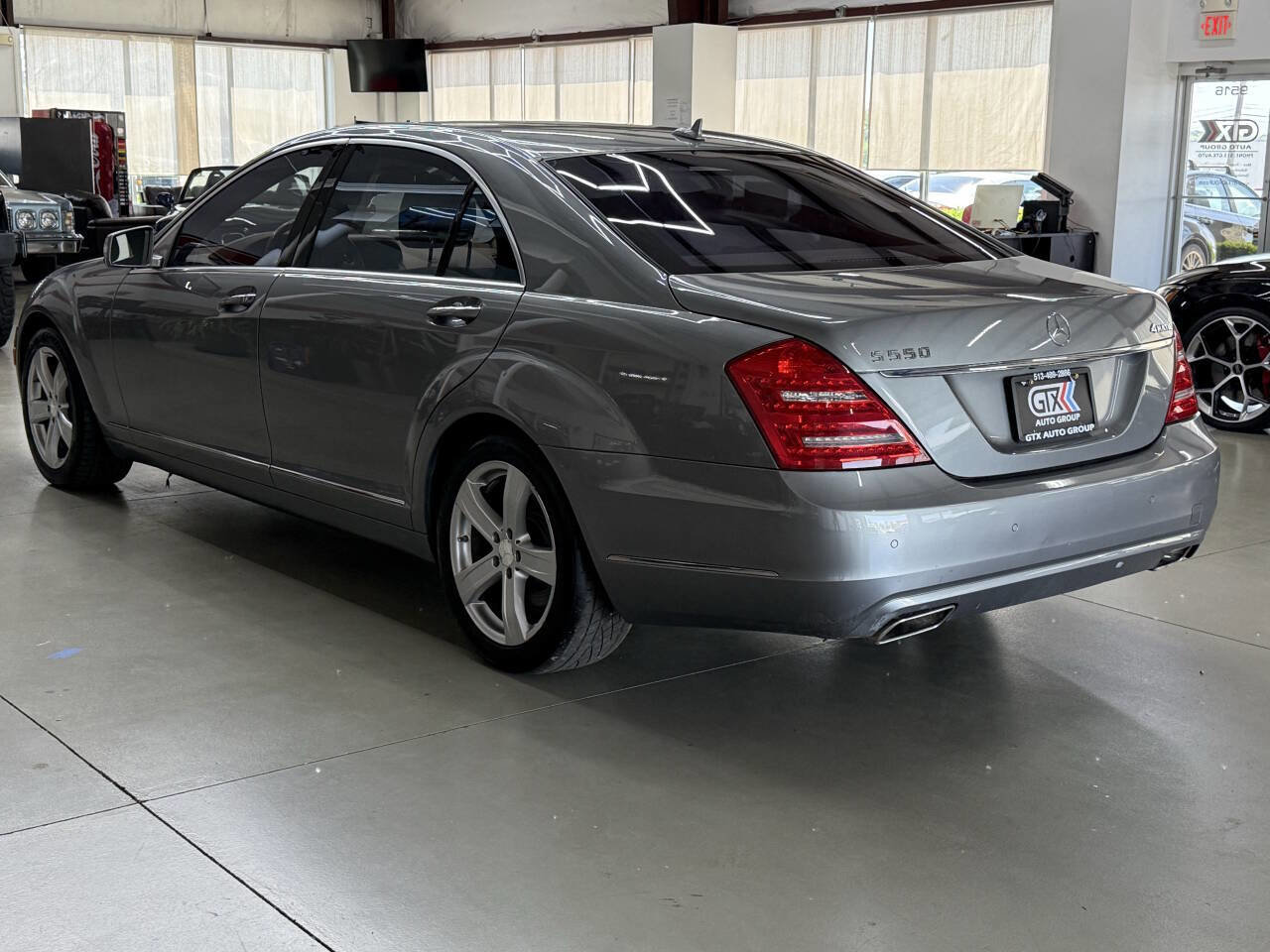 Used 2011 Mercedes-Benz S 550 4MATIC image 4