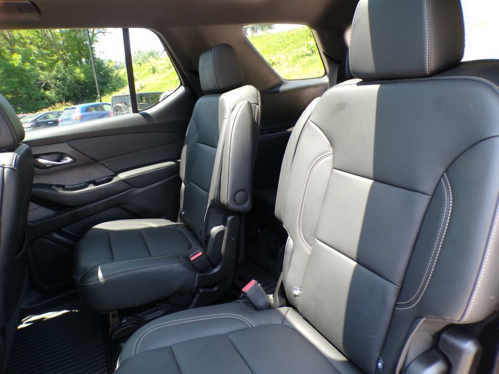 Used 2023 Chevrolet Traverse LT w/ LT Premium Package AWD/4WD image 16