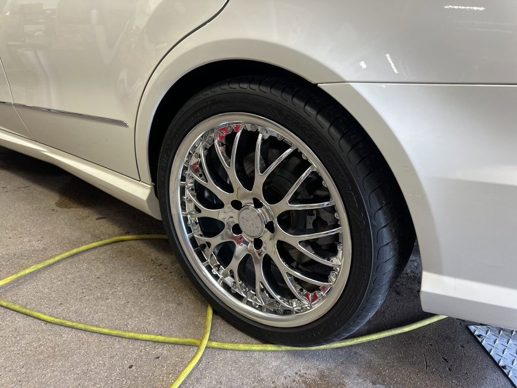 Used 2011 Mercedes-Benz E 550 4MATIC Sedan image 13