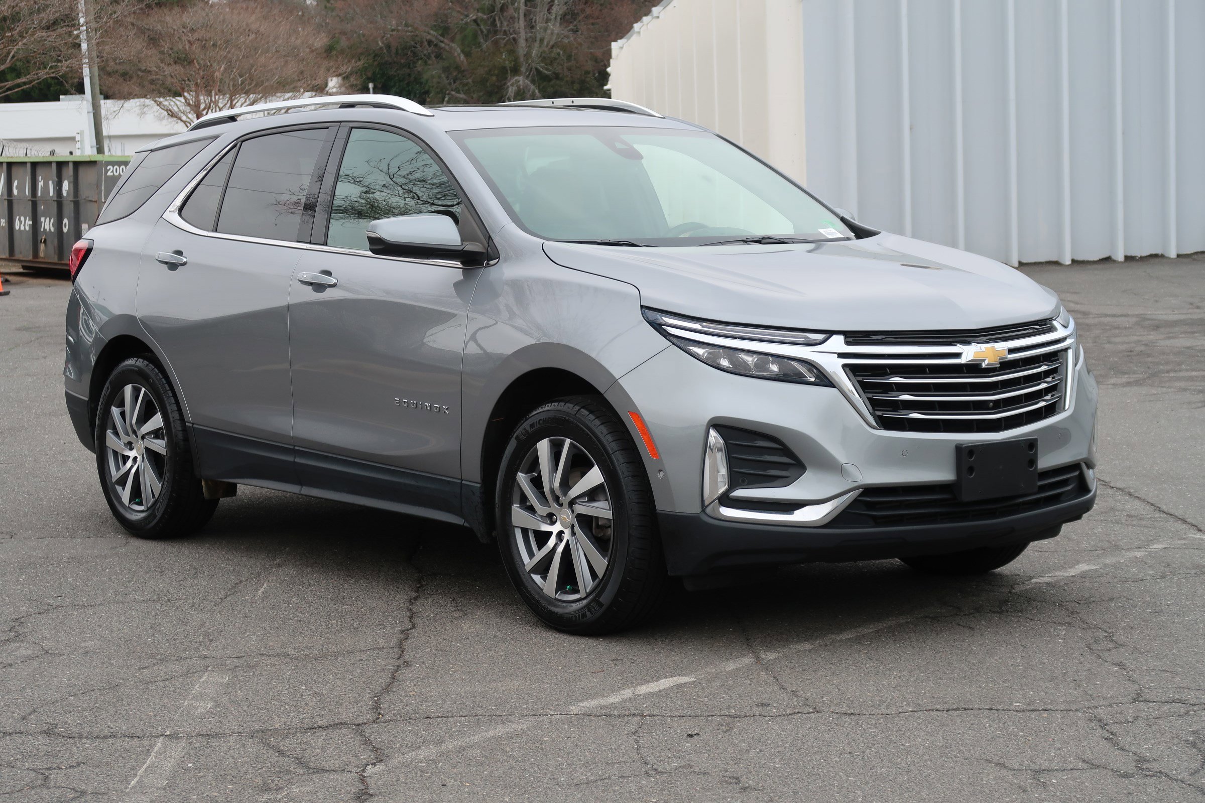 Used 2023 Chevrolet Equinox Premier image 2