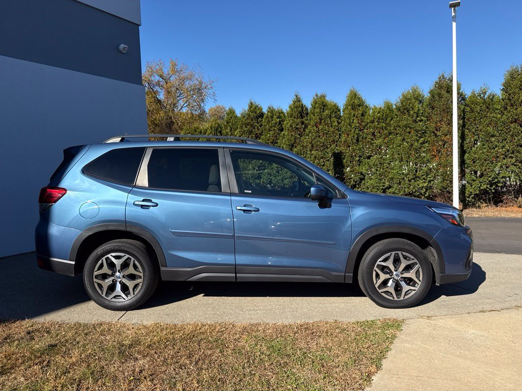 Used 2019 Subaru Forester Premium w/ All-Weather Package AWD/4WD image 2