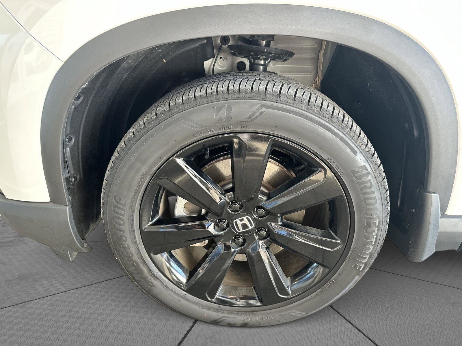 Certified 2025 Honda Pilot Black Edition image 40