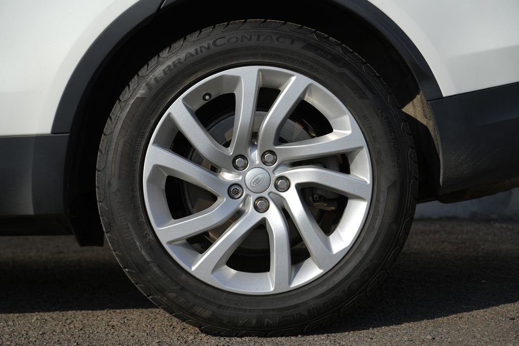 Used 2019 Land Rover Discovery HSE AWD/4WD image 14